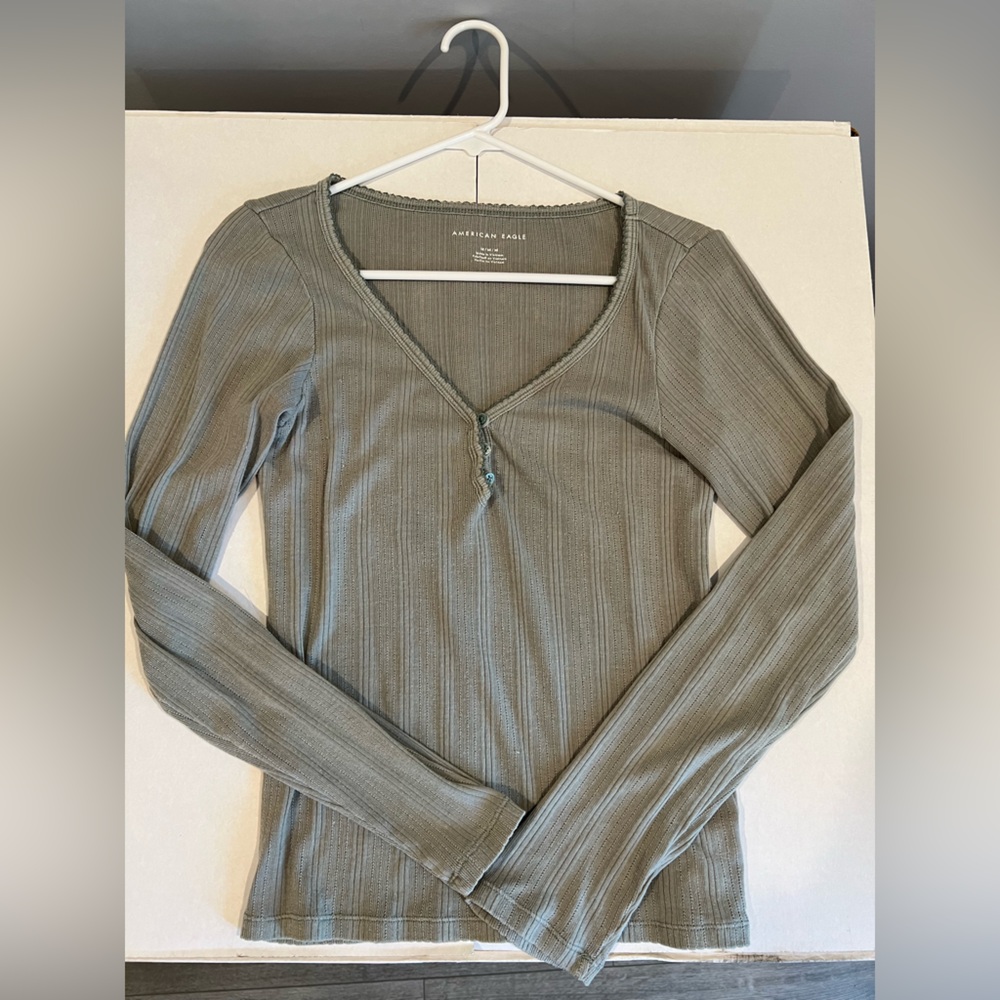 American Eagle Olive Green Ribbed Long Sleeve Henley Top Size Medium